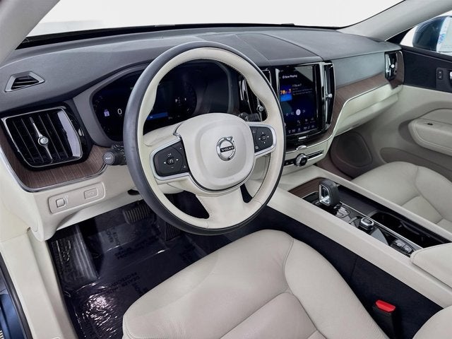 2022 Volvo XC60 Momentum