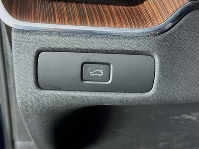 2024 Volvo XC60 Plus Dark Theme