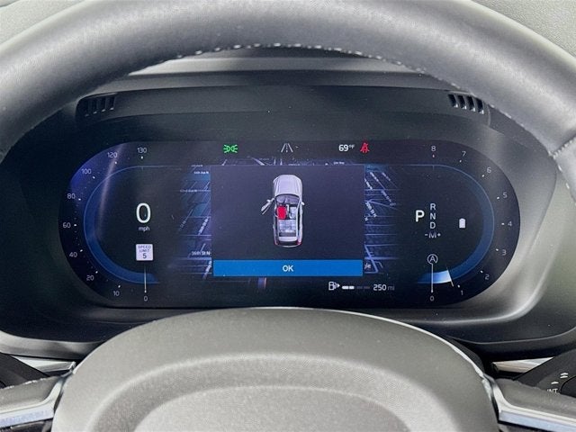 2024 Volvo XC60 Plus Dark Theme