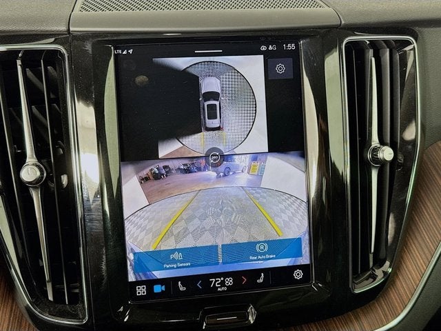 2024 Volvo XC60 Plus Dark Theme