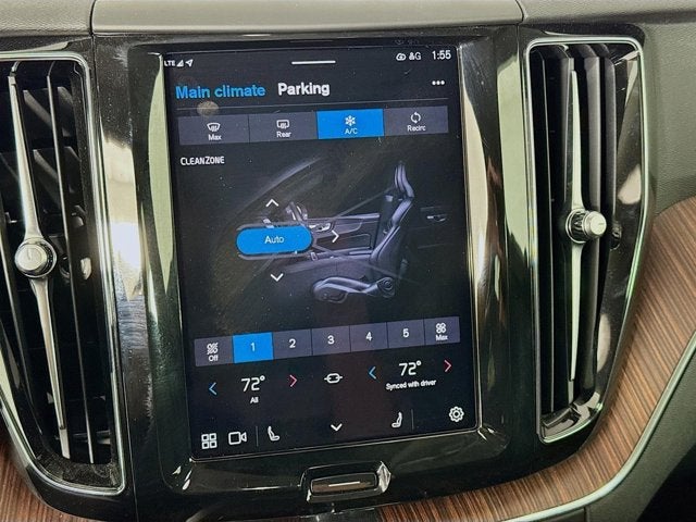 2024 Volvo XC60 Plus Dark Theme