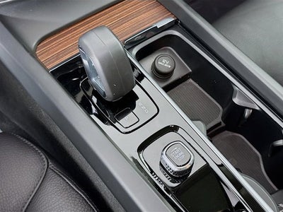 2024 Volvo XC60 Plus Dark Theme