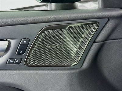 2024 Volvo XC60 Plus Dark Theme