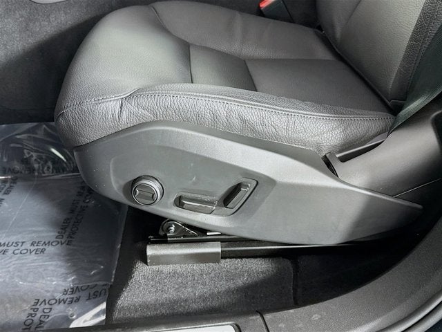 2024 Volvo XC60 Plus Dark Theme