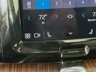 2024 Volvo XC60 Plus Dark Theme