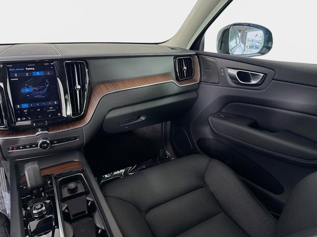 2024 Volvo XC60 Plus Dark Theme