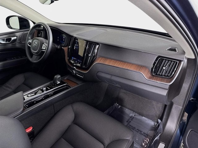 2024 Volvo XC60 Plus Dark Theme