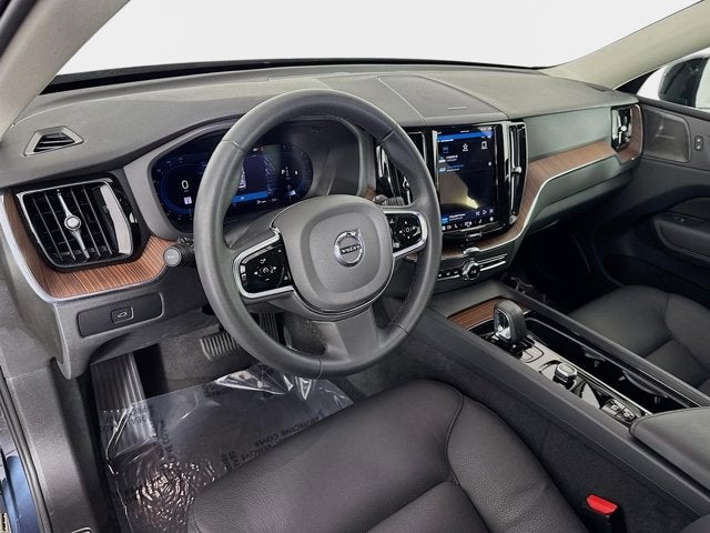 2024 Volvo XC60 Plus Dark Theme