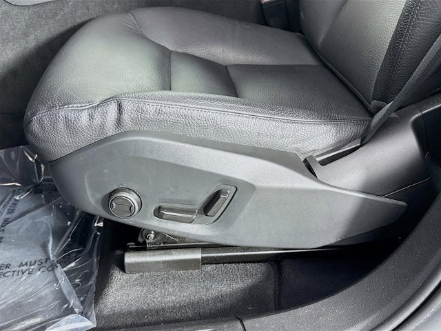 2024 Volvo XC60 Plus Dark Theme