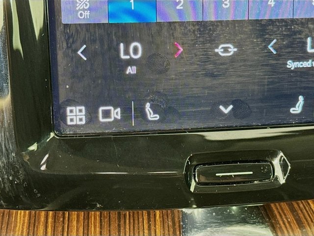 2024 Volvo XC60 Plus Dark Theme