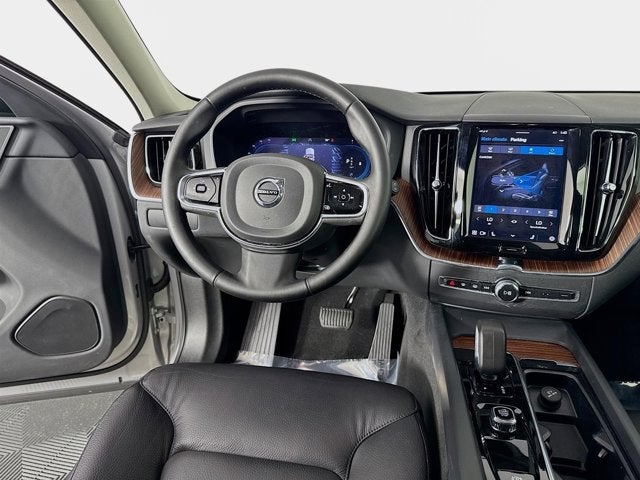 2024 Volvo XC60 Plus Dark Theme