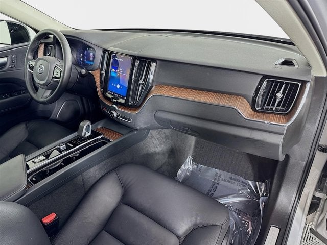 2024 Volvo XC60 Plus Dark Theme