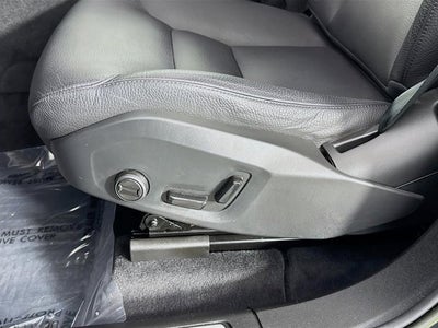 2023 Volvo XC60 Plus Bright Theme