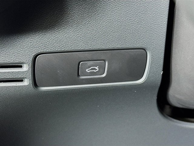 2023 Volvo XC40 Plus Bright Theme