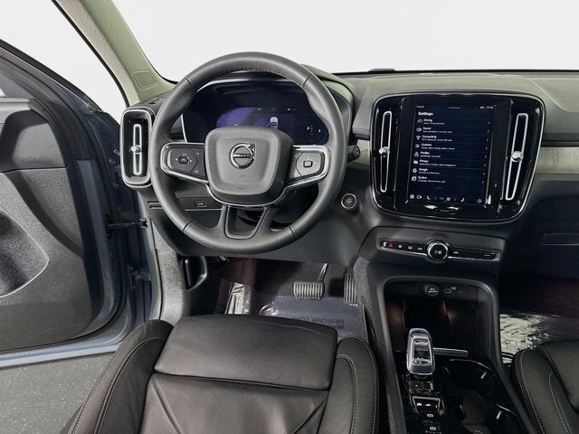 2023 Volvo XC40 Plus Bright Theme