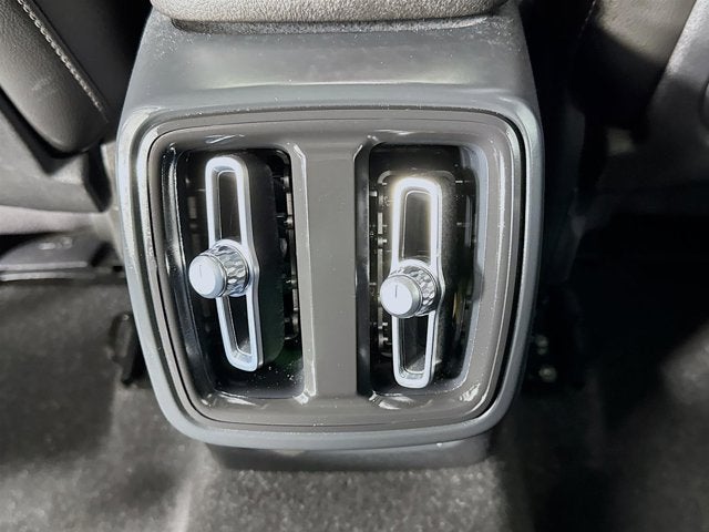 2023 Volvo XC40 Plus Bright Theme