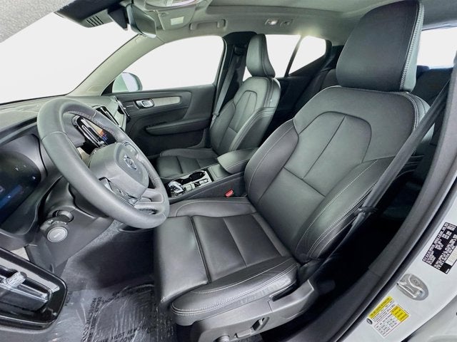 2024 Volvo XC40 Ultimate Bright Theme
