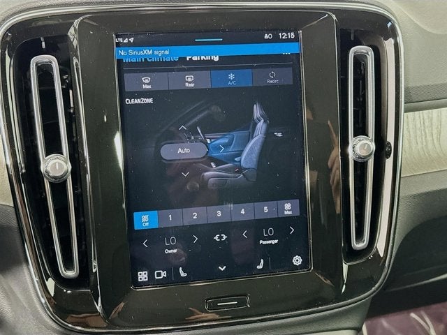 2024 Volvo XC40 Ultimate Bright Theme