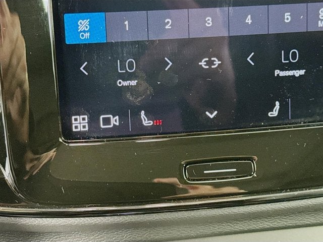 2024 Volvo XC40 Ultimate Bright Theme