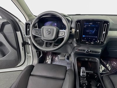2024 Volvo XC40 Ultimate Bright Theme