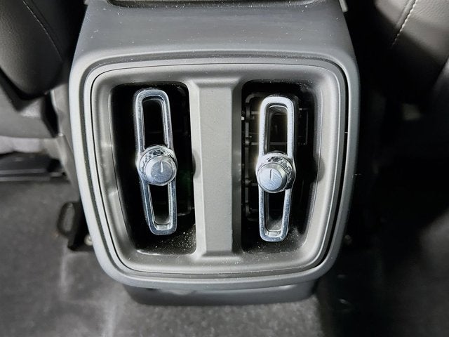 2024 Volvo XC40 Ultimate Bright Theme