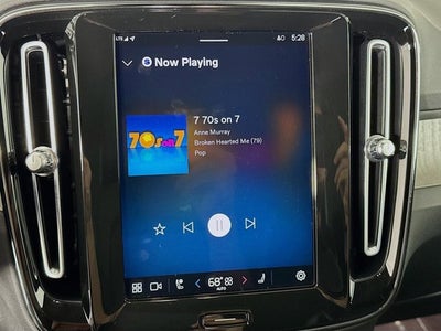 2023 Volvo XC40 Core