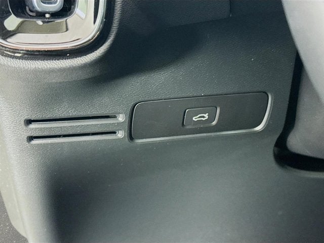 2023 Volvo XC40 Plus Dark Theme