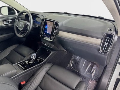 2023 Volvo XC40 Plus Dark Theme