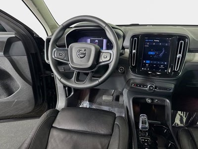 2023 Volvo XC40 Ultimate Dark Theme