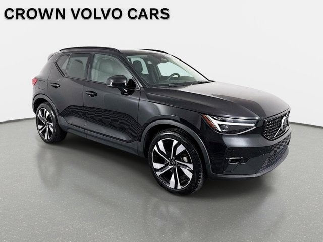 2023 Volvo XC40 Ultimate Dark Theme