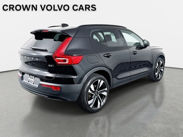 2023 Volvo XC40 Ultimate Dark Theme