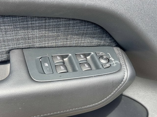 2025 Volvo XC60 Core