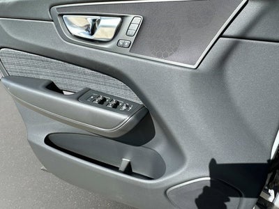 2025 Volvo XC60 Core
