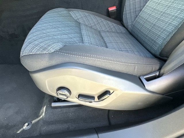 2025 Volvo XC60 Core