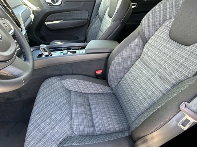 2025 Volvo XC60 Core