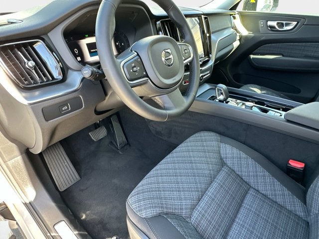 2025 Volvo XC60 Core