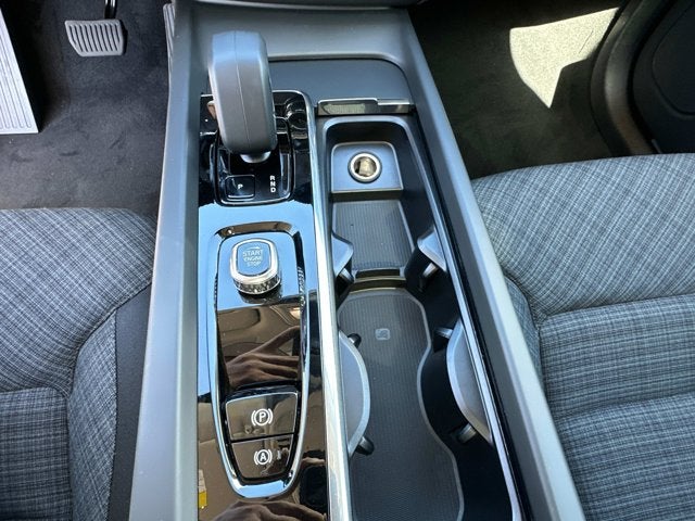 2025 Volvo XC60 Core