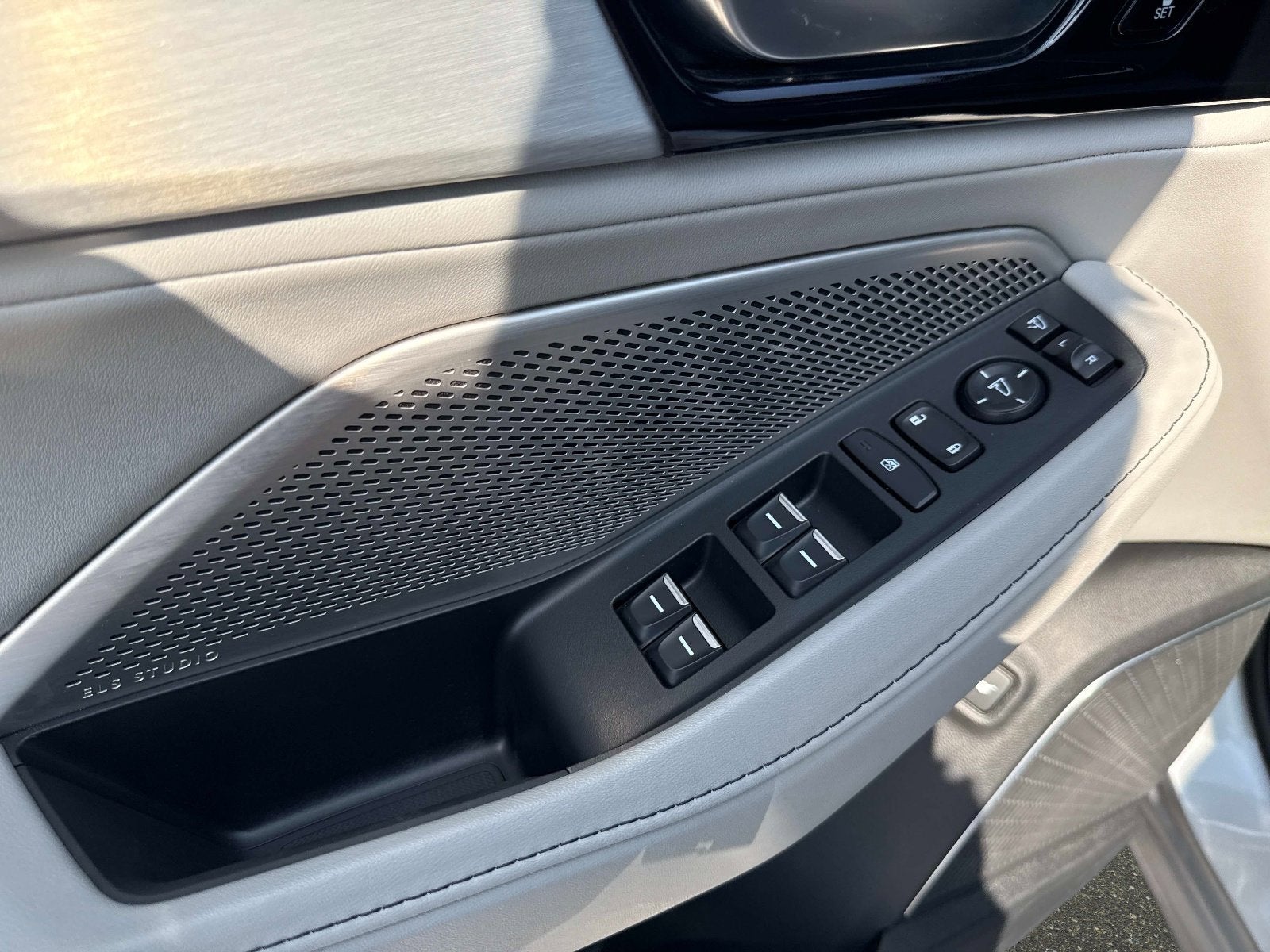 2023 Acura MDX w/Technology Package