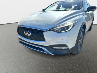 2017 INFINITI QX30 Premium